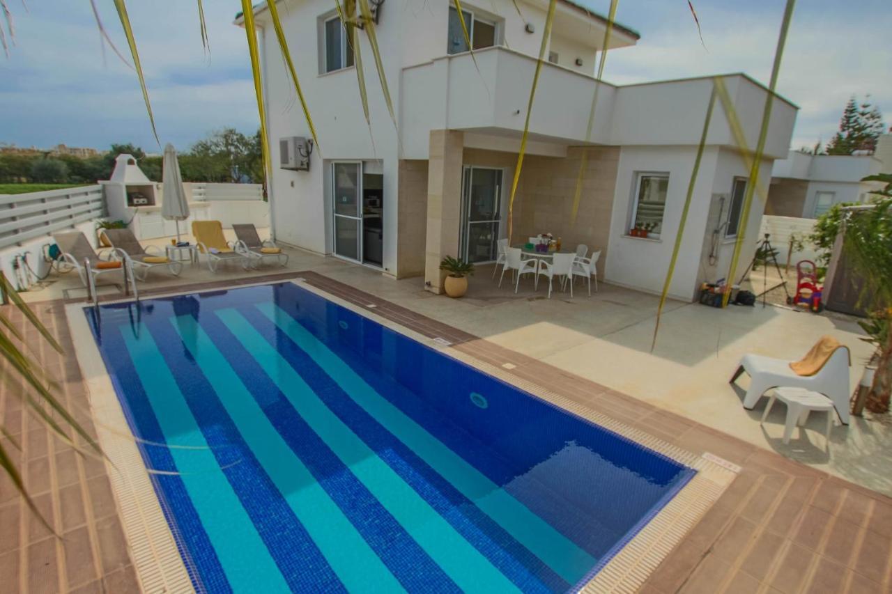 Ξενοδοχείο με διαμερίσματα Flouressia Gardens