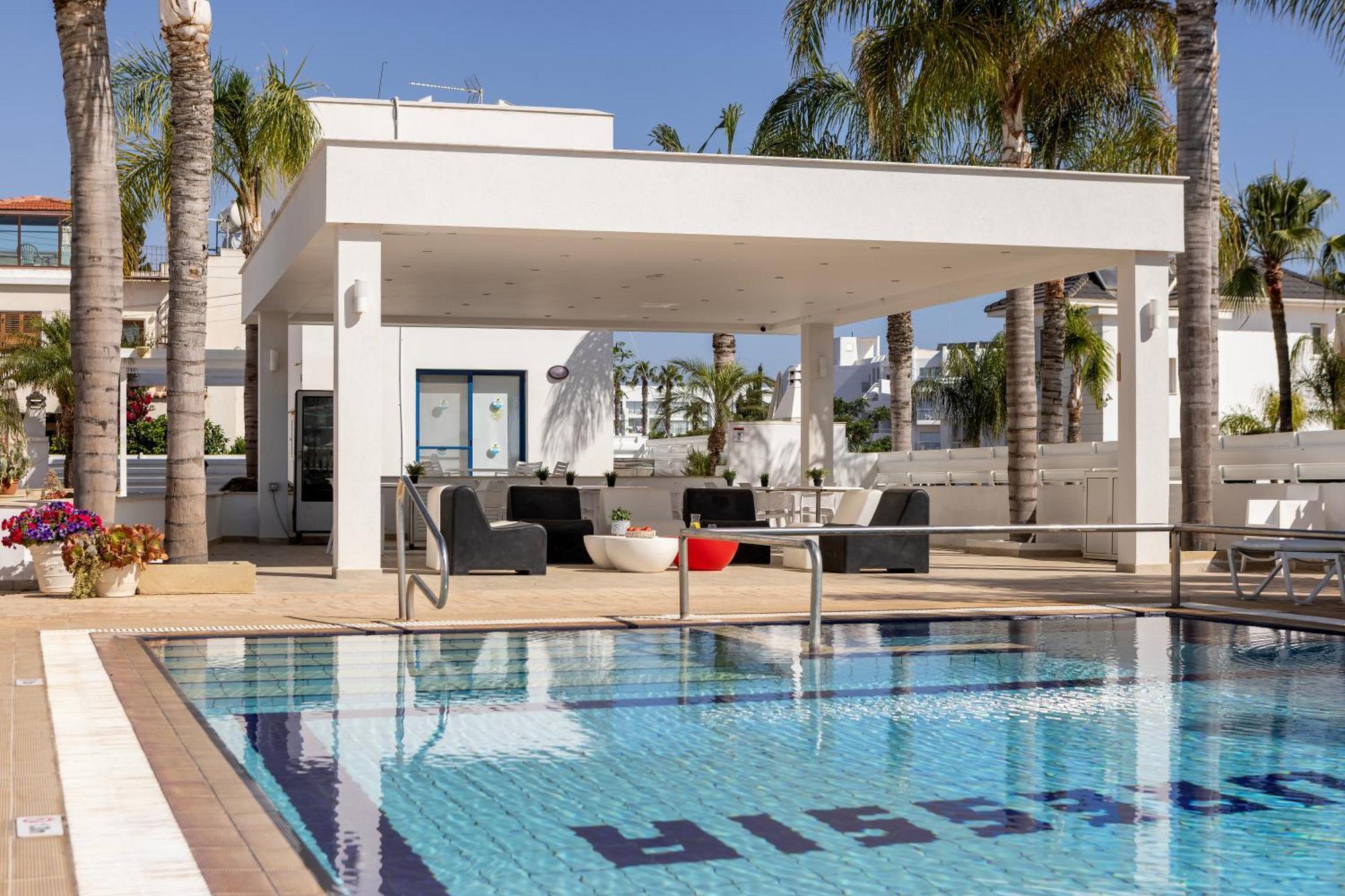 Flouressia Gardens Hotel de apartamente