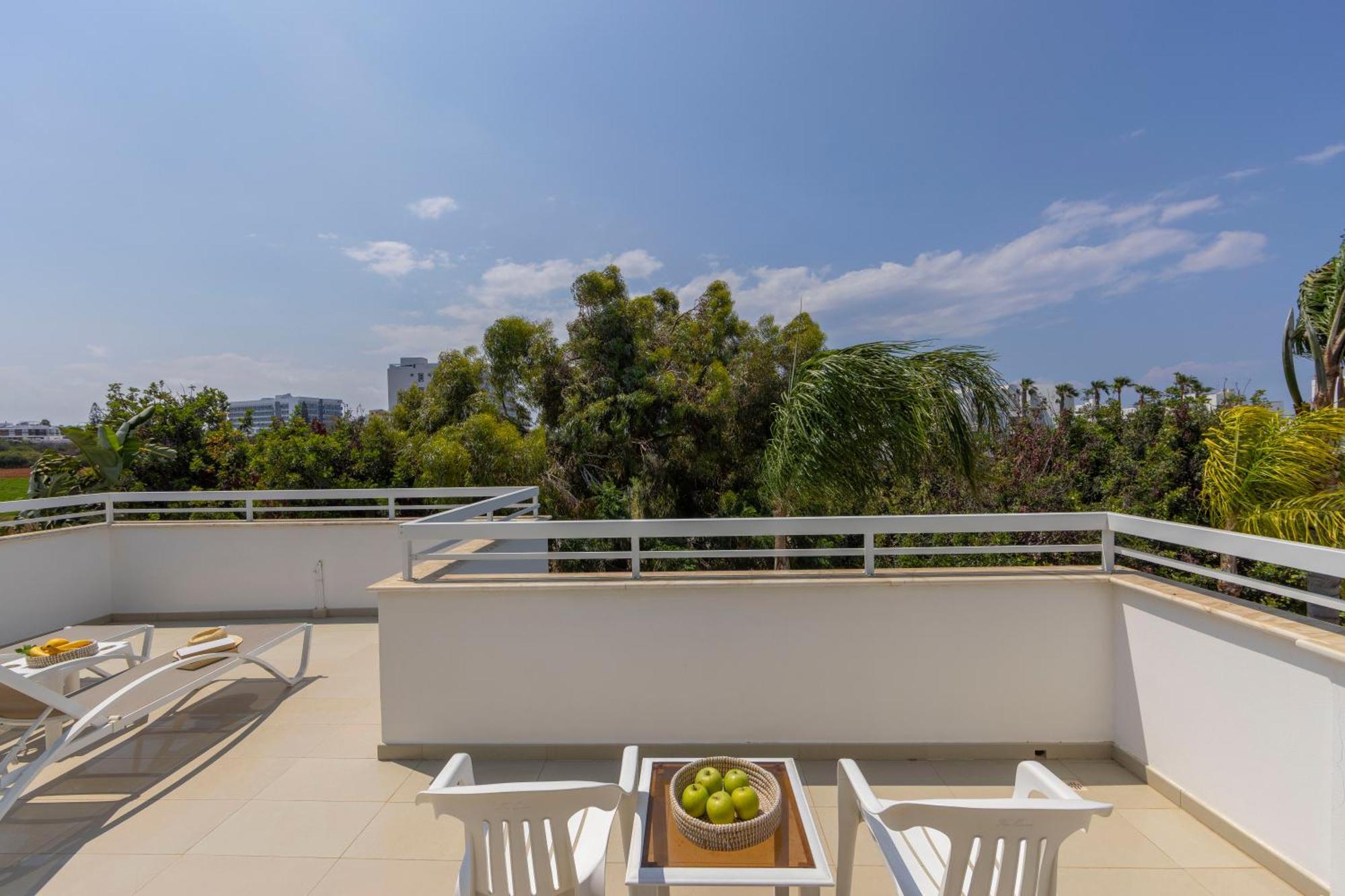 Hotel de apartamente Flouressia Gardens 3*